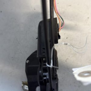 Serrure avant droit TOYOTA YARIS 2 PHASE 1 Diesel - Image 1