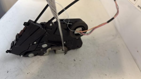 Serrure avant droit TOYOTA YARIS 2 PHASE 1 Diesel - Image 4
