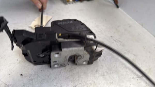 Serrure avant gauche RENAULT CLIO 4 PHASE 1 Diesel - Image 1