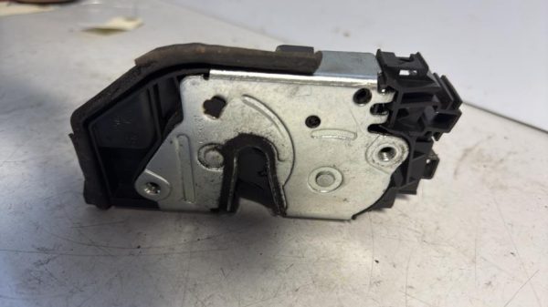 Serrure arriere droit BMW SERIE 1 F20 PHASE 1 Diesel - Image 2