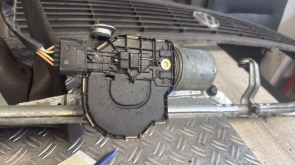 Moteur essuie glace avant PEUGEOT 308 1 SW PHASE 1 BREAK Diesel - Image 1