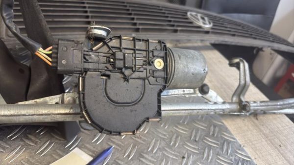 Moteur essuie glace avant PEUGEOT 308 1 SW PHASE 1 BREAK Diesel - Image 2