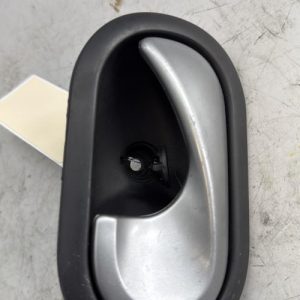 Poignee interieur avant gauche RENAULT CLIO 3 PHASE 2 Diesel - Image 1