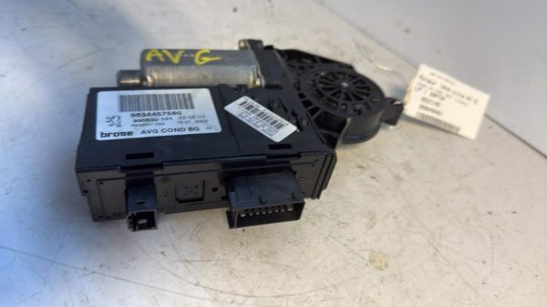 Moteur leve vitre avant gauche PEUGEOT 307 PHASE 1 BREAK Essence - Image 2