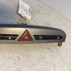Bouton de warning PEUGEOT 308 1 SW PHASE 2 BREAK Diesel - Image 1