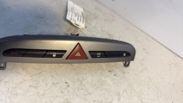 Bouton de warning PEUGEOT 308 1 SW PHASE 2 BREAK Diesel - Image 1