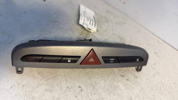 Bouton de warning PEUGEOT 308 1 SW PHASE 2 BREAK Diesel - Image 2