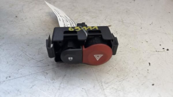 Bouton de warning RENAULT CLIO 3 PHASE 1 Essence - Image 1