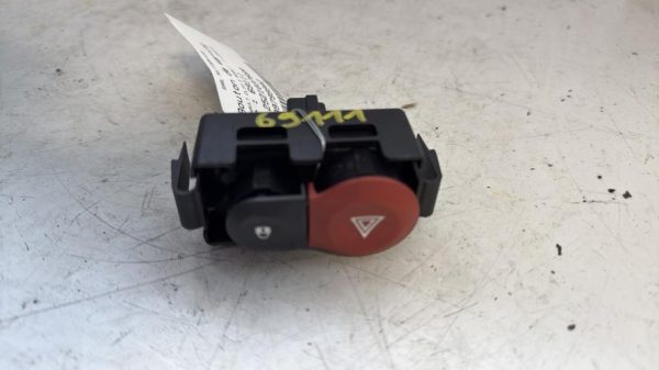 Bouton de warning RENAULT CLIO 3 PHASE 1 Essence - Image 3