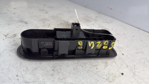 Interrupteur de leve vitre avant droit PEUGEOT 308 1 SW PHASE 2 BREAK Diesel - Image 3