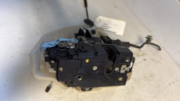Serrure arriere gauche VOLKSWAGEN GOLF 5 Diesel - Image 2