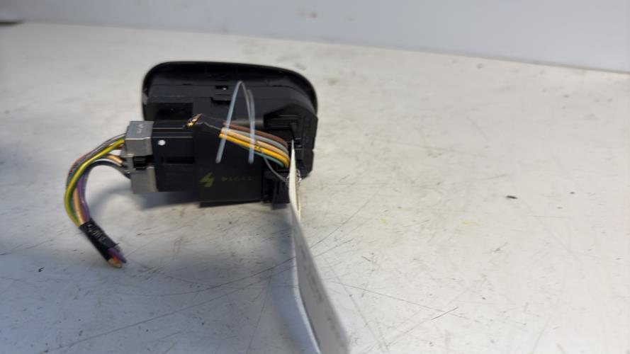 Interrupteur de leve vitre avant gauche PEUGEOT 206 PHASE 2 Essence - Image 2