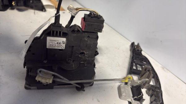 Serrure avant gauche OPEL CORSA D PHASE 2 Essence - Image 1
