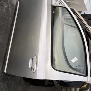 Porte avant gauche TOYOTA YARIS 1 PHASE 1 Essence - Image 1