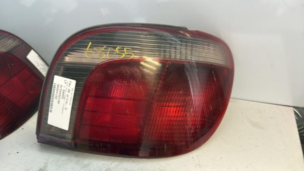 Feu arriere principal droit (feux) TOYOTA YARIS 1 PHASE 1 Essence - Image 1