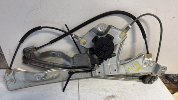 Leve vitre electrique avant gauche RENAULT CLIO 3 PHASE 1 Diesel - Image 3