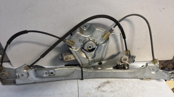 Leve vitre electrique avant droit RENAULT CLIO 3 PHASE 1 Diesel - Image 2