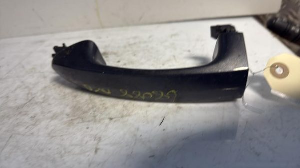 Poignee porte avant droit FORD FIESTA 6 PHASE 1 Diesel - Image 1