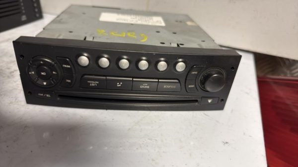 Autoradio d'origine PEUGEOT 307 PHASE 2 BREAK Diesel - Image 2