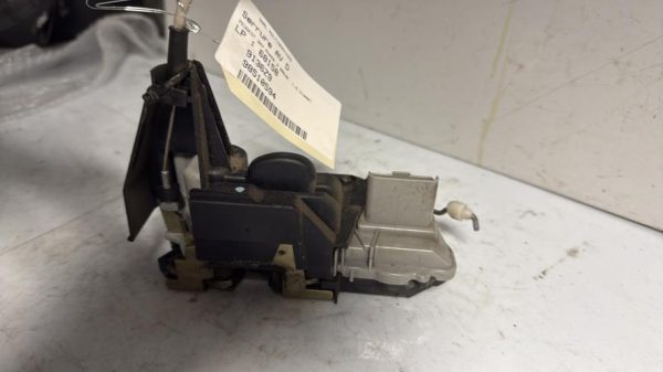 Serrure avant droit PEUGEOT 307 PHASE 2 BREAK Diesel - Image 1