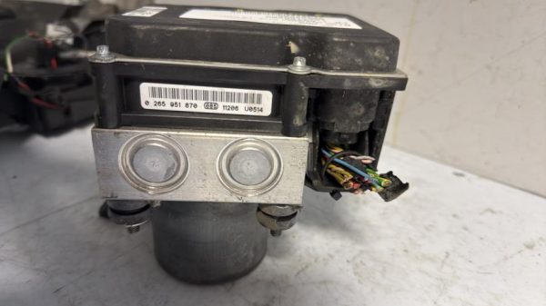 Bloc ABS (freins anti-blocage) PEUGEOT 308 1 PHASE 2 Diesel - Image 3