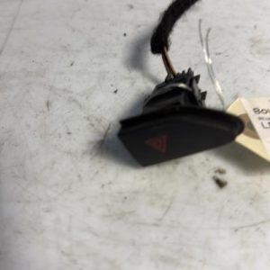 Bouton de warning RENAULT CLIO 4 PHASE 1 Diesel - Image 1