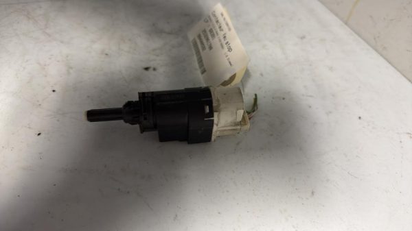 Contacteur feu stop RENAULT CLIO 4 PHASE 2 Diesel - Image 2