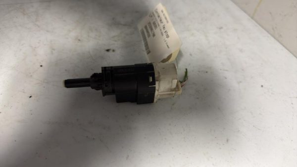 Contacteur feu stop RENAULT CLIO 4 PHASE 2 Diesel - Image 3