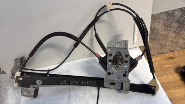 Mecanisme de leve vitre electrique avant gauche VOLKSWAGEN POLO 3 PHASE 2 Essence - Image 3