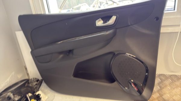 Panneau de porte avant gauche RENAULT CLIO 4 PHASE 2 Diesel - Image 2