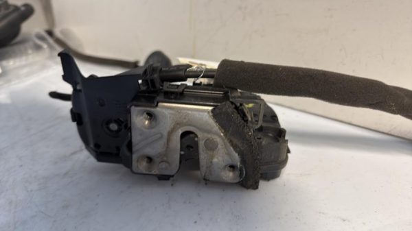 Serrure arriere gauche RENAULT CLIO 4 PHASE 1 Diesel - Image 1