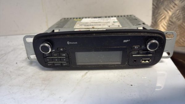 Autoradio d'origine RENAULT CLIO 4 PHASE 1 Diesel - Image 1