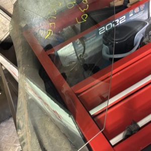 Vitre avant droit VOLKSWAGEN GOLF 6 Diesel - Image 1