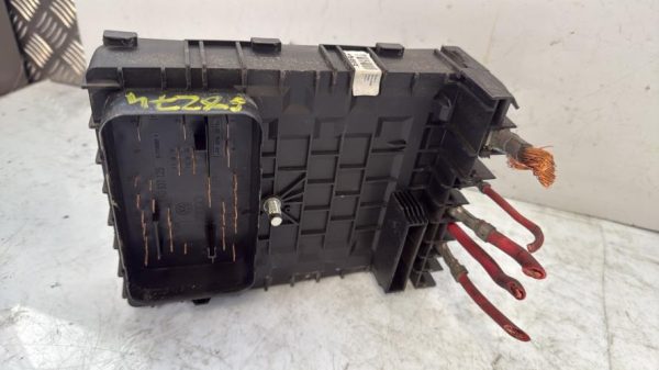 Porte fusible VOLKSWAGEN GOLF 5 Diesel - Image 2
