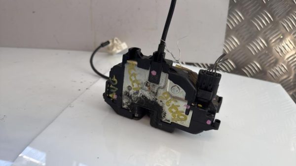 Serrure avant gauche RENAULT MEGANE 3 PHASE 1 Diesel - Image 1
