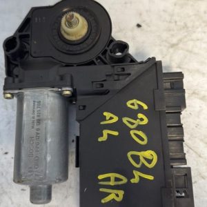 Moteur leve vitre arriere droit AUDI A4 2 PHASE 1 Diesel - Image 1