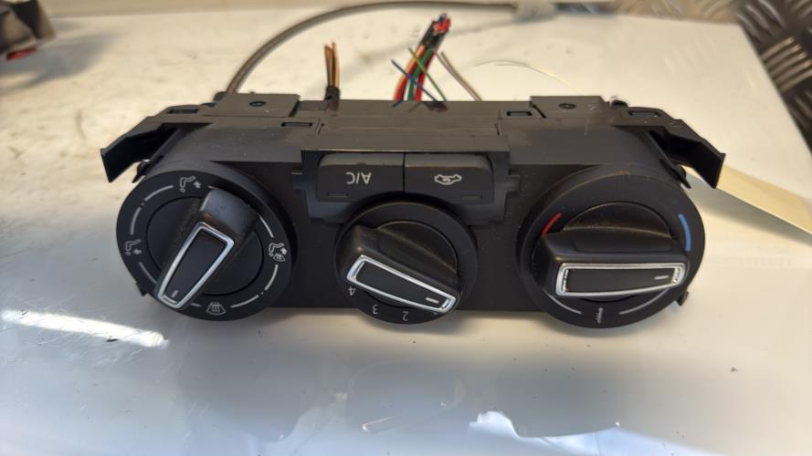 Commande chauffage VOLKSWAGEN POLO 5 PHASE 2 Diesel - Image 2