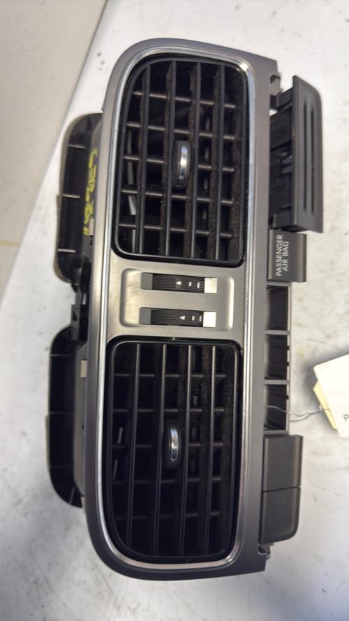 Aerateur tableau de bord VOLKSWAGEN POLO 5 PHASE 2 Diesel - Image 2