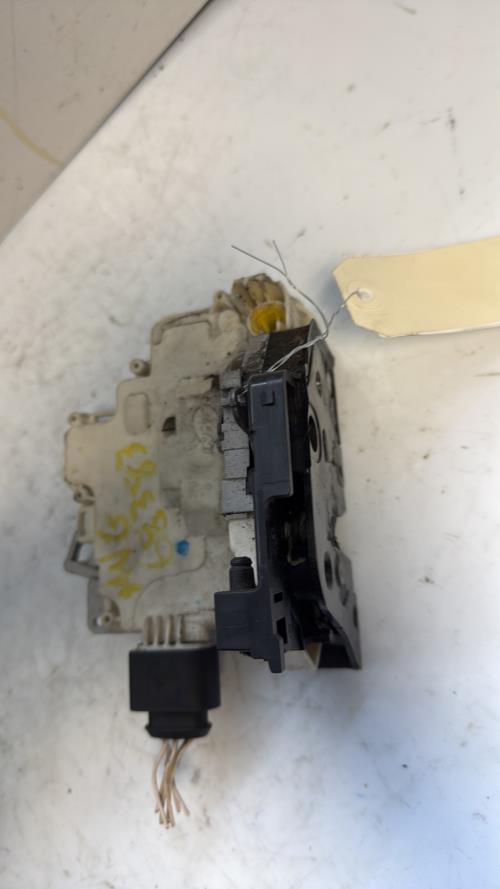 Serrure avant gauche VOLKSWAGEN PASSAT 5 BREAK Diesel - Image 1
