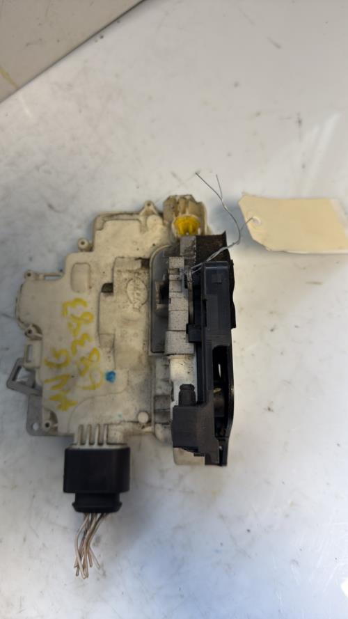 Serrure avant gauche VOLKSWAGEN PASSAT 5 BREAK Diesel - Image 2