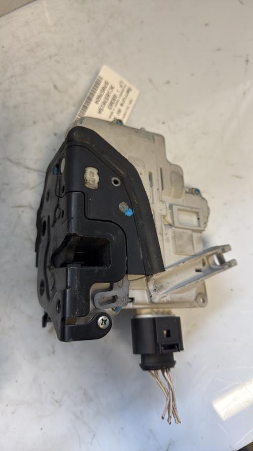 Serrure avant gauche VOLKSWAGEN PASSAT 5 BREAK Diesel - Image 3