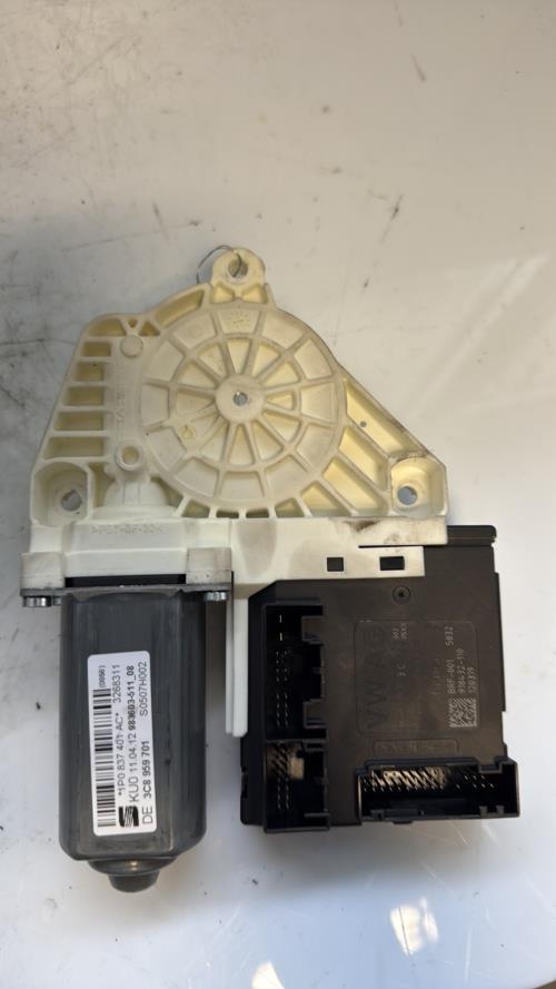 Moteur leve vitre avant gauche SEAT LEON 2 PHASE 2 Diesel - Image 2