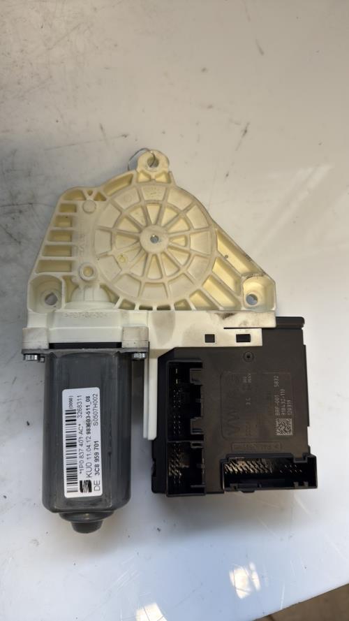 Moteur leve vitre avant gauche SEAT LEON 2 PHASE 2 Diesel - Image 3