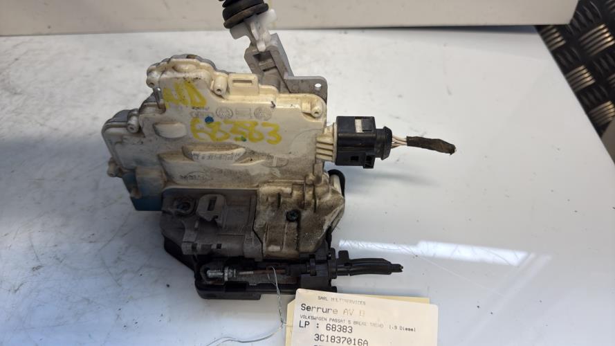 Serrure avant droit VOLKSWAGEN PASSAT 5 BREAK Diesel - Image 1