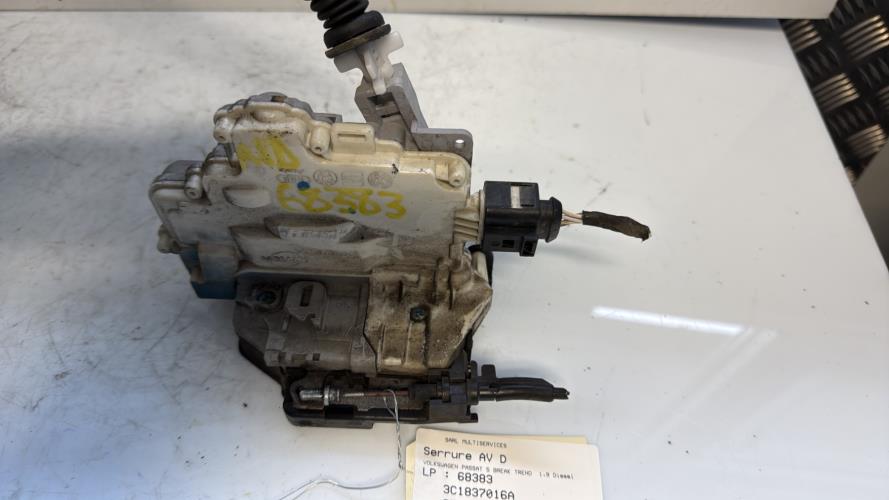 Serrure avant droit VOLKSWAGEN PASSAT 5 BREAK Diesel - Image 2