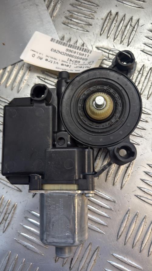 Moteur leve vitre avant droit VOLKSWAGEN POLO 5 PHASE 1 Diesel - Image 1