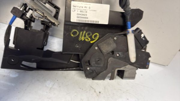 Serrure avant gauche FORD FIESTA 6 PHASE 1 Diesel - Image 1