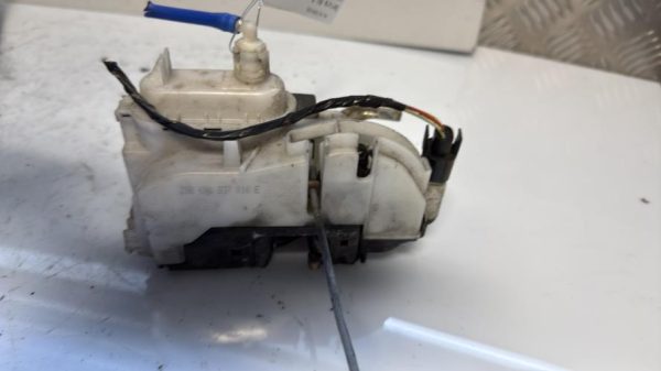 Serrure avant droit VOLKSWAGEN POLO 3 PHASE 2 Essence - Image 3