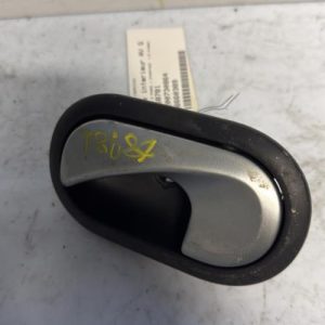 Poignee interieur avant gauche RENAULT CLIO 3 PHASE 1 Diesel - Image 1