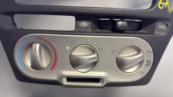 Commande chauffage TOYOTA YARIS VERSO PHASE 2 Essence - Image 2